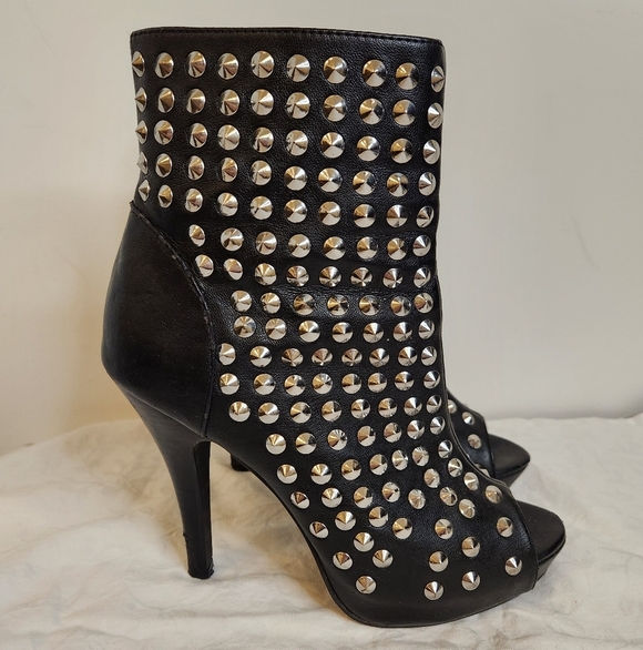 Studded high heels - Picture 3 of 12